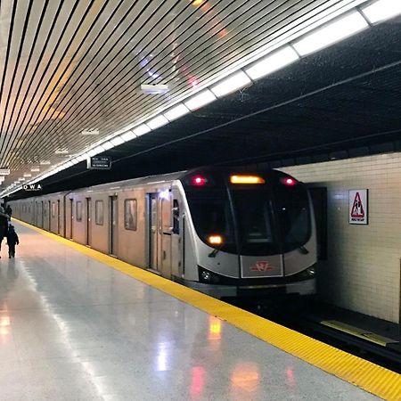 Executive Room In Toronto Next To Yorkdale Shopping Centre Екстер'єр фото