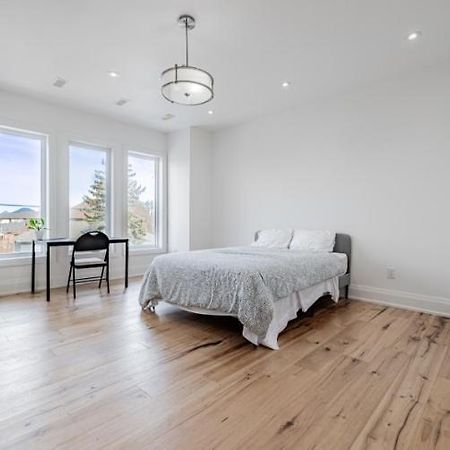 Executive Room In Toronto Next To Yorkdale Shopping Centre Екстер'єр фото