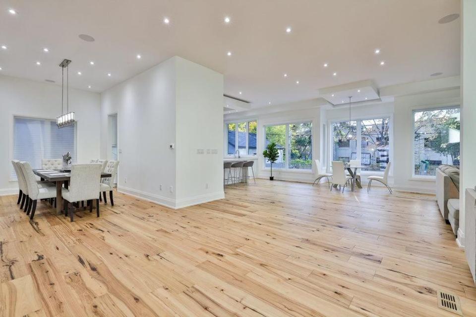 Executive Room In Toronto Next To Yorkdale Shopping Centre Екстер'єр фото
