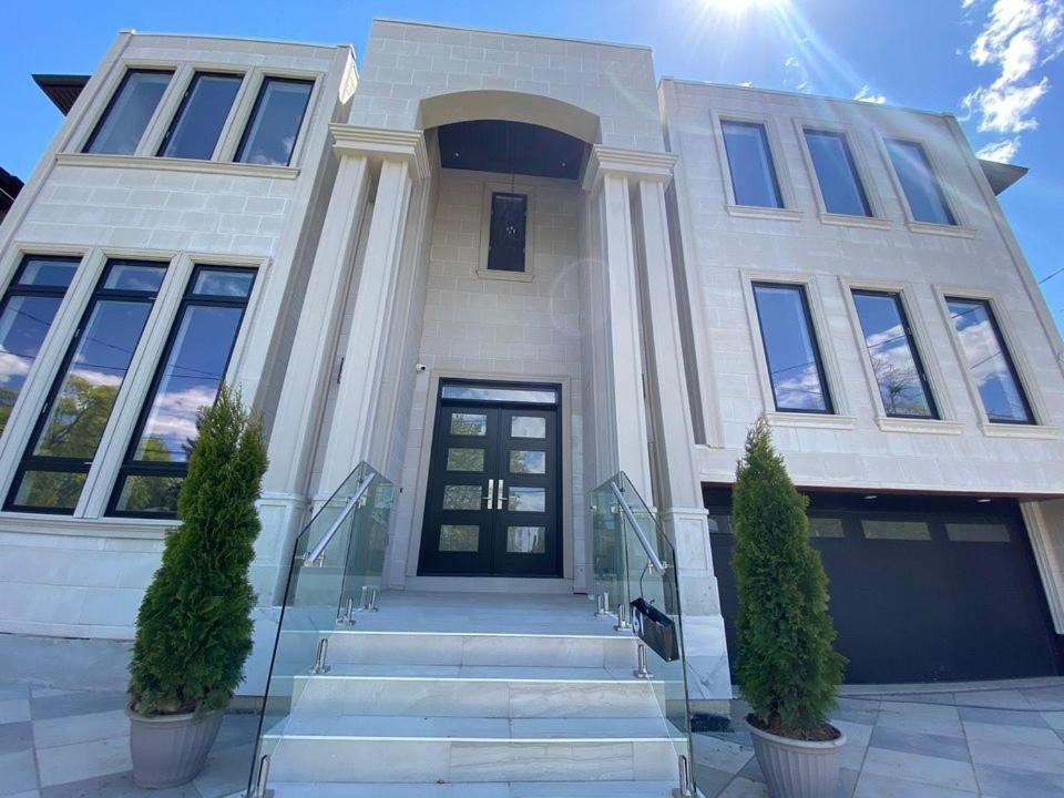 Executive Room In Toronto Next To Yorkdale Shopping Centre Екстер'єр фото
